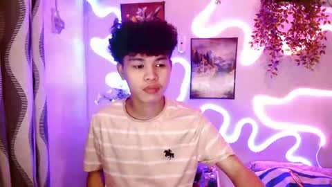 Snapshot of hot_kisser19 chatting on July 1, 9:44 am mark online show from July 1, 9:44 am