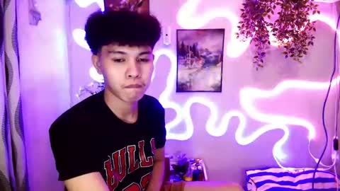 Snapshot of hot_kisser19 chatting on July 7, 7:23 am mark online show from July 7, 7:23 am