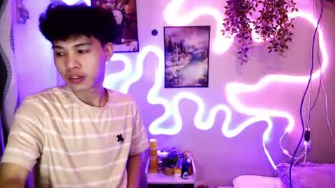 Snapshot of hot_kisser19 chatting on July 19, 2:59 am mark online show from July 19, 2:59 am
