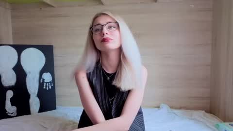 hot_kittie_hot online show from June 12, 8:35 am