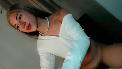 hot_little_angel18 online show from June 13, 1:09 pm