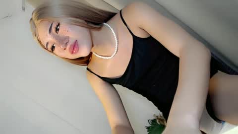 hot_little_angel18 online show from June 15, 12:35 am