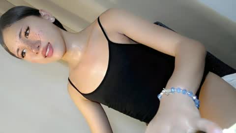 hot_little_angel18 online show from June 25, 4:23 am