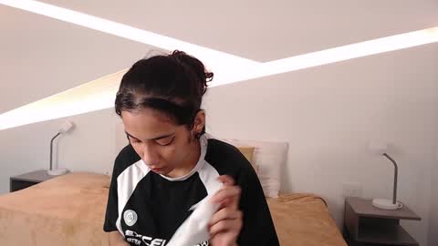 Alana online show from December 6, 8:40 pm