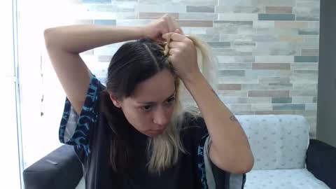 Mia online show from October 5, 1:09 pm