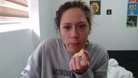 Mia online show from October 12, 1:54 pm