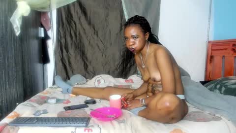 hot_moxie online show from October 9, 9:02 pm