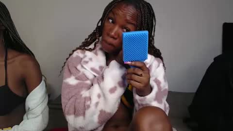 Hot petite online show from December 4, 3:37 am