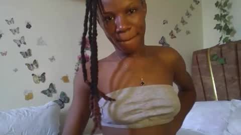 Snapshot of hot_petite100 chatting on October 16, 10:16 am hot petite100 online show from October 16, 10:16 am