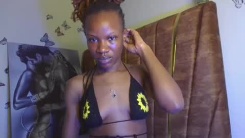 Snapshot of hot_petite100 chatting on October 25, 9:53 pm hot petite100 online show from October 25, 9:53 pm