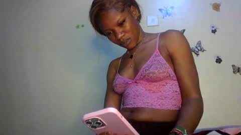 Snapshot of hot_petite100 chatting on July 15, 6:35 pm hot petite100 online show from July 15, 6:35 pm