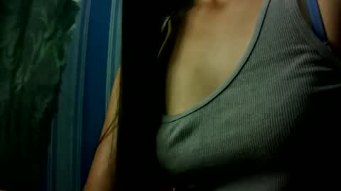 Snapshot of hot_quin11 chatting on January 31, 11:56 pm hot_quin11 online show from January 31, 11:56 pm