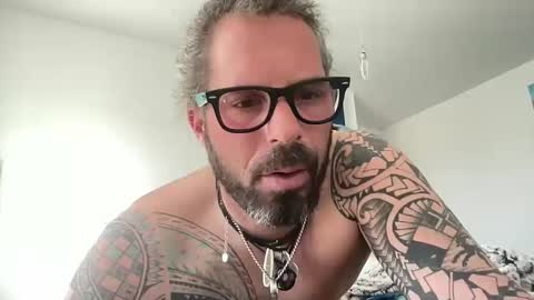 Snapshot of hot_sex83 chatting on February 17, 8:19 am letmedoo2 online show from February 17, 8:19 am