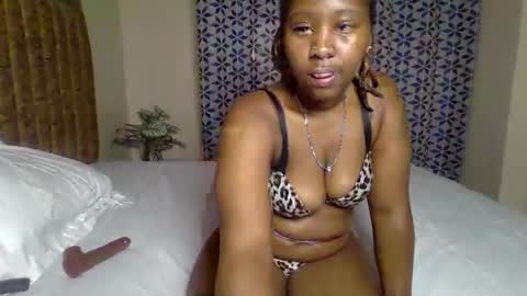 Snapshot of hot_sexy_queen chatting on March 27, 3:34 pm Bellah online show from March 27, 3:34 pm
