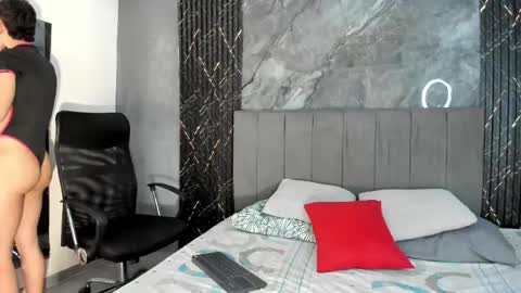 Hot Summer Boy online show from March 23, 11:25 am