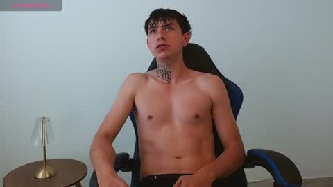 Snapshot of hot_teo1 chatting on June 10, 2:12 am M A T E O online show from June 10, 2:12 am