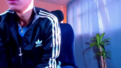 hot_twinks83 online show from January 28, 12:22 pm