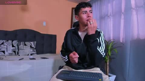 hot_twinks83 online show from March 2, 12:54 pm
