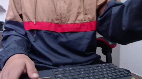 hot_twinks83 online show from September 17, 12:40 pm