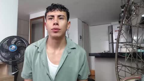 hot_twinks83 online show from September 19, 12:28 pm