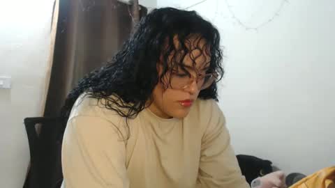Snapshot of hotandpower10 chatting on December 6, 12:45 am Hot and PowerHOPE U MISS ME online show from December 6, 12:45 am