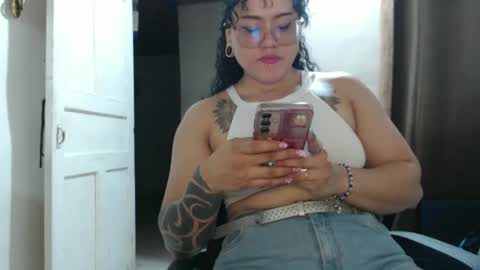 Snapshot of hotandpower10 chatting on December 10, 11:30 pm Hot and PowerHOPE U MISS ME online show from December 10, 11:30 pm