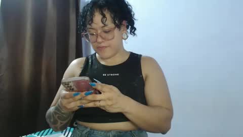 Snapshot of hotandpower10 chatting on January 3, 1:16 am Hot and PowerHOPE U MISS ME online show from January 3, 1:16 am
