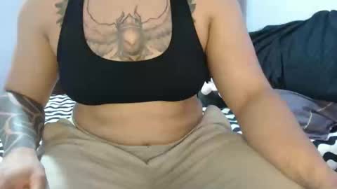Snapshot of hotandpower10 chatting on January 10, 4:01 am Hot and PowerHOPE U MISS ME online show from January 10, 4:01 am