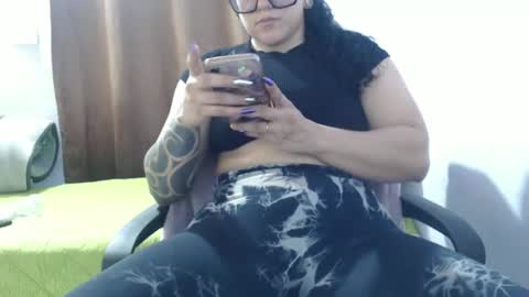 Snapshot of hotandpower10 chatting on February 21, 2:06 am Hot and PowerHOPE U MISS ME online show from February 21, 2:06 am