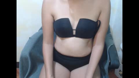 Snapshot of hotasianayra69 chatting on December 3, 4:05 pm hotasianayra69 online show from December 3, 4:05 pm