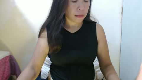 Snapshot of hotasianyue69 chatting on December 3, 3:43 pm hotasianyue69 online show from December 3, 3:43 pm