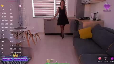 Snapshot of hotbabette chatting on April 13, 8:53 am SweetBrendy online show from April 13, 8:53 am