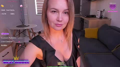 Snapshot of hotbabette chatting on April 15, 10:11 am SweetBrendy online show from April 15, 10:11 am