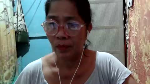 Snapshot of hotbetty_45 chatting on July 19, 1:04 pm hotbetty_45 online show from July 19, 1:04 pm