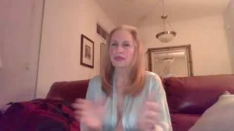Snapshot of hotblondemilf1962 chatting on January 10, 1:10 am hotblondemilf1962 online show from January 10, 1:10 am