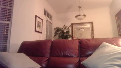 Snapshot of hotblondemilf1962 chatting on January 18, 10:17 am hotblondemilf1962 online show from January 18, 10:17 am