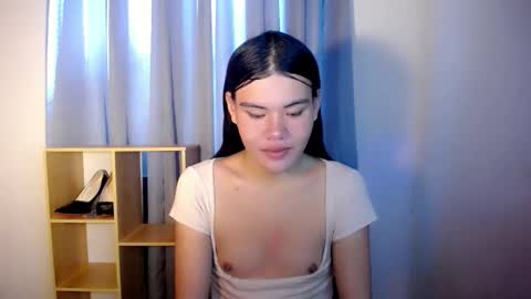 Snapshot of hotbunnyrainx chatting on December 4, 12:42 am rain online show from December 4, 12:42 am