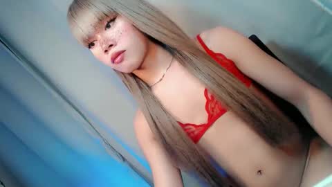 hotchescacummer online show from January 18, 5:50 pm