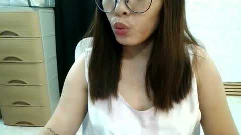 hotchick2099 online show from March 27, 1:11 pm