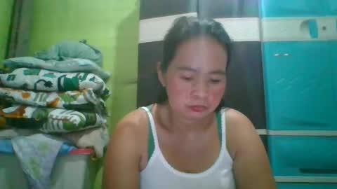 Snapshot of hotchicks4uxx chatting on February 25, 4:03 am hotchicks4uxx online show from February 25, 4:03 am