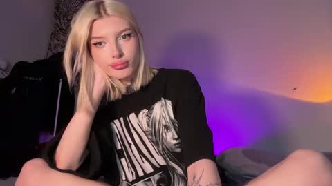 hotchubently online show from October 10, 7:35 pm