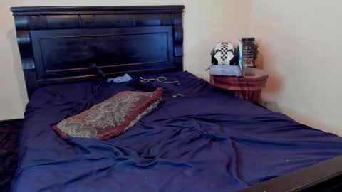 Yikes online show from October 30, 12:45 am