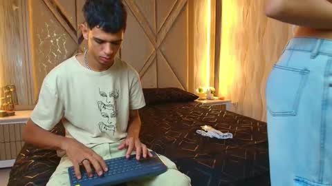 hotcouple_222 online show from November 23, 7:41 am