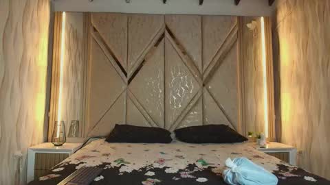 hotcouple_222 online show from January 12, 7:24 am