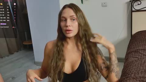 Snapshot of hotel_california_ chatting on March 24, 8:08 am Anna 23 Archie 25 online show from March 24, 8:08 am