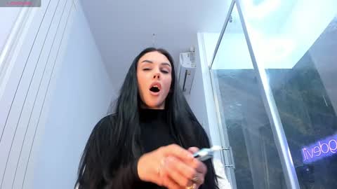 hotfallingdevil online show from September 24, 4:38 am