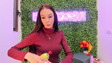 hotfallingdevil online show from November 20, 6:02 am