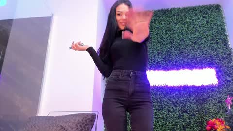 hotfallingdevil online show from December 5, 5:49 am