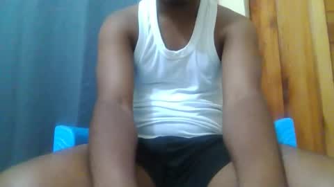 hotguyy001 online show from October 14, 5:30 am