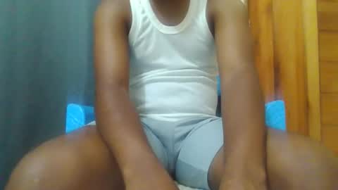 hotguyy001 online show from October 19, 2:45 am